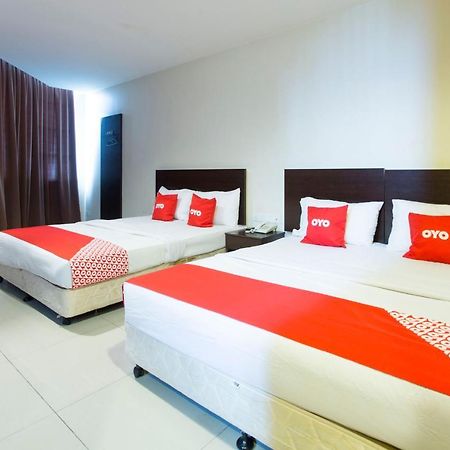 Oyo 89966 Green World Hotel @ Seri Putra Kajang Exterior foto