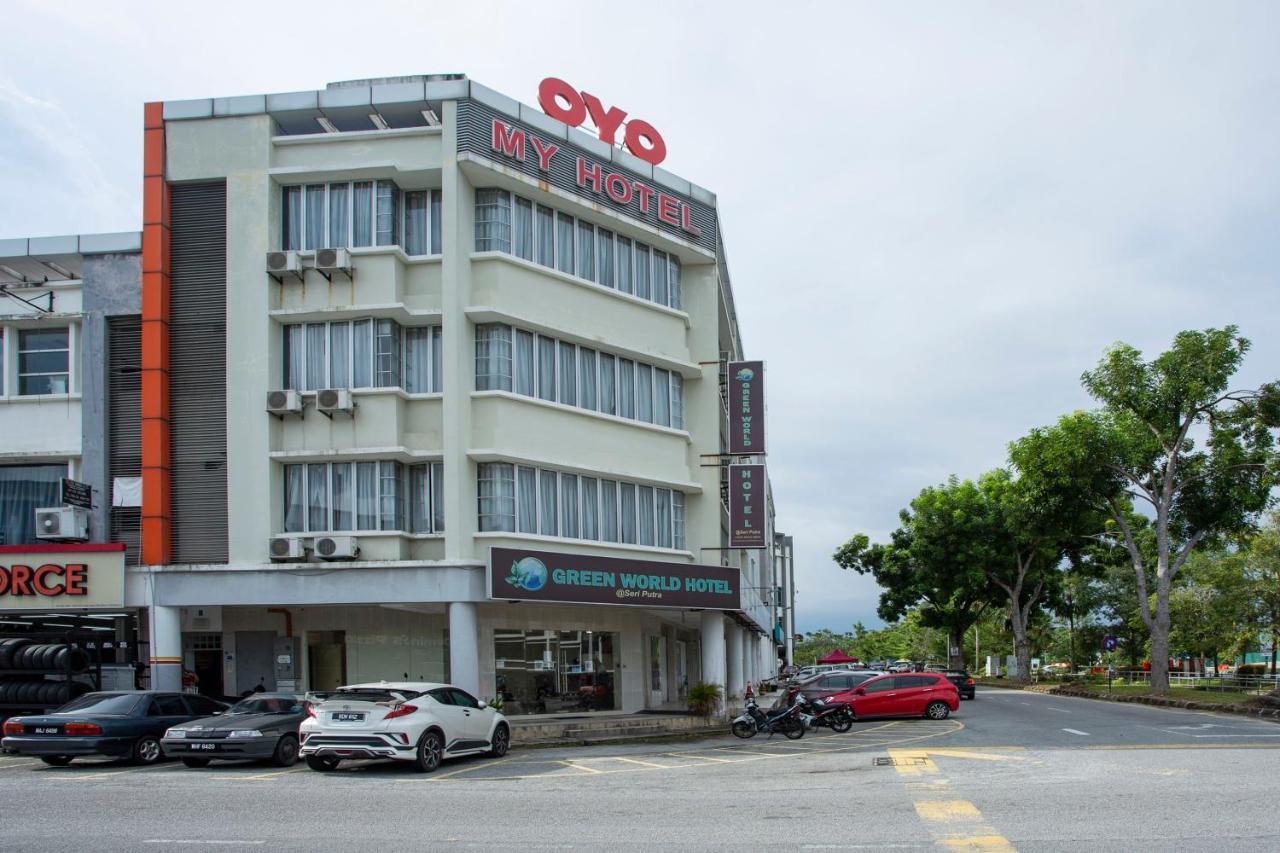 Oyo 89966 Green World Hotel @ Seri Putra Kajang Exterior foto