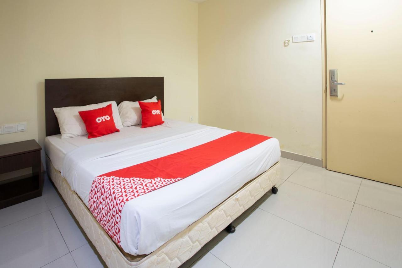 Oyo 89966 Green World Hotel @ Seri Putra Kajang Exterior foto