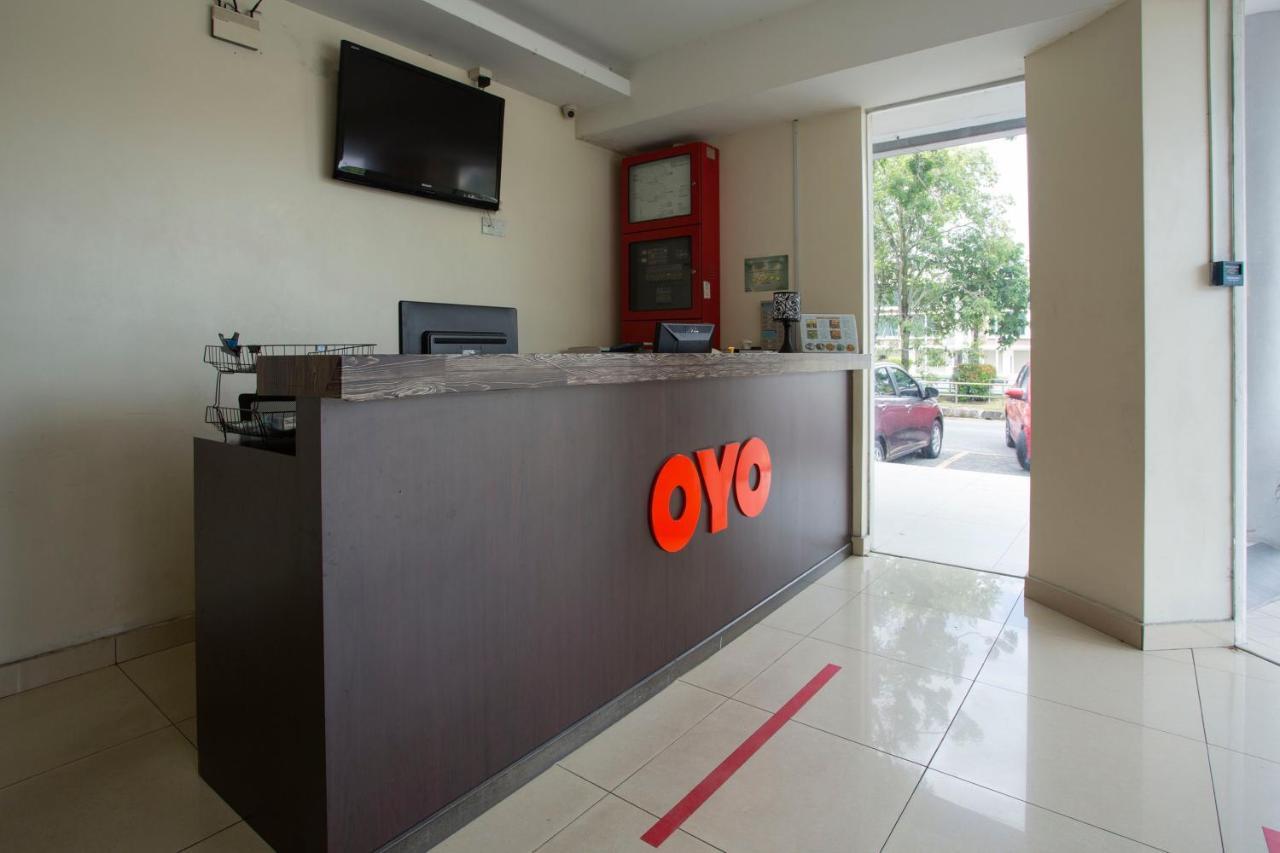 Oyo 89966 Green World Hotel @ Seri Putra Kajang Exterior foto