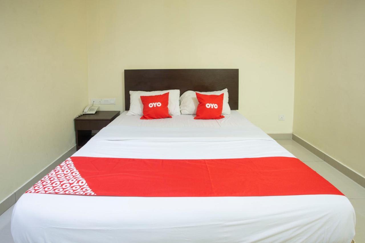 Oyo 89966 Green World Hotel @ Seri Putra Kajang Exterior foto