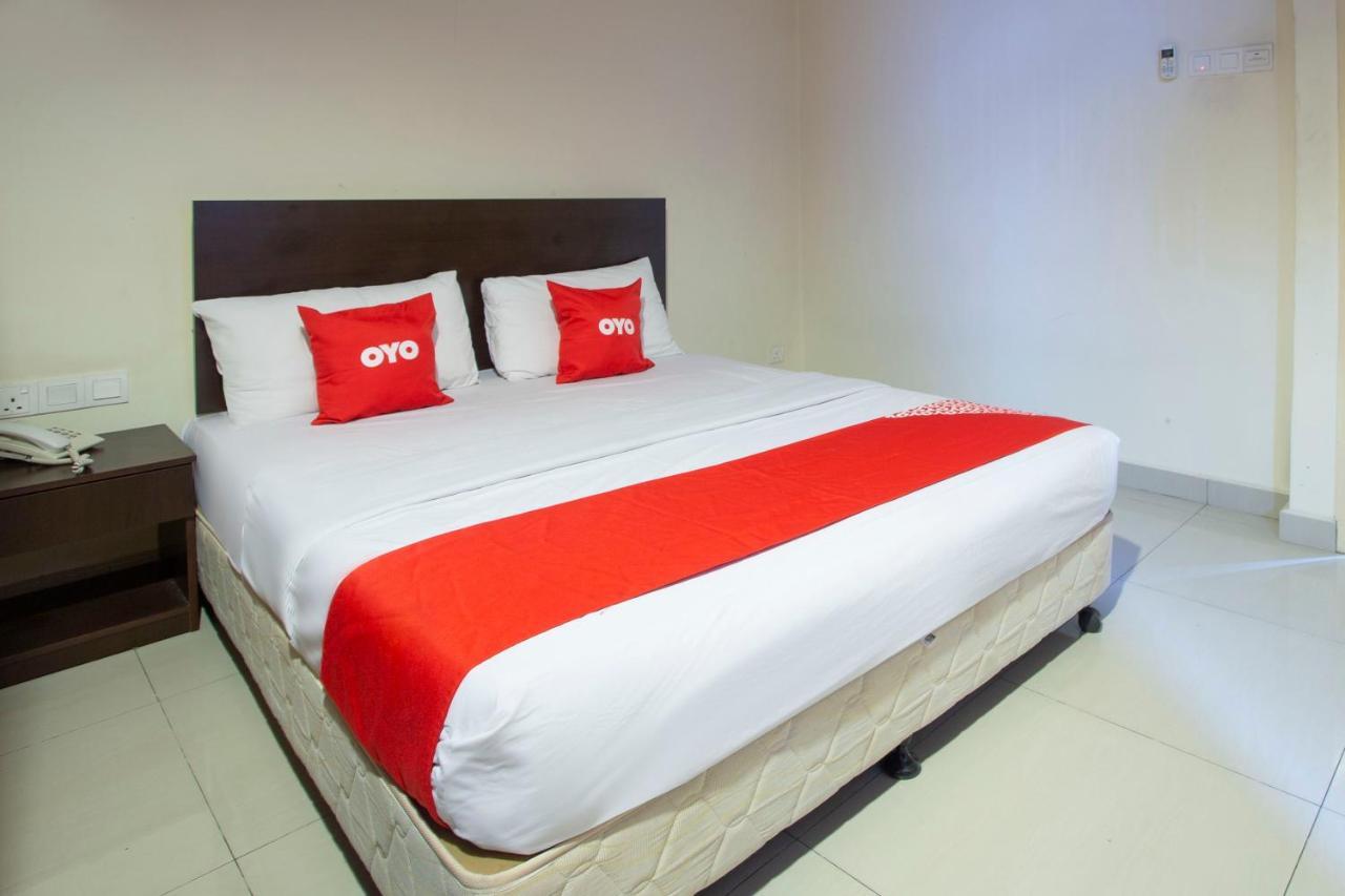 Oyo 89966 Green World Hotel @ Seri Putra Kajang Exterior foto