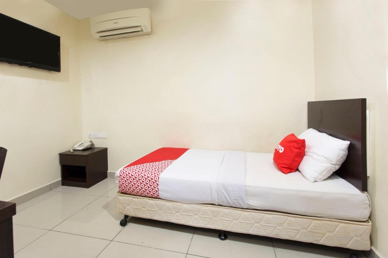 Oyo 89966 Green World Hotel @ Seri Putra Kajang Exterior foto
