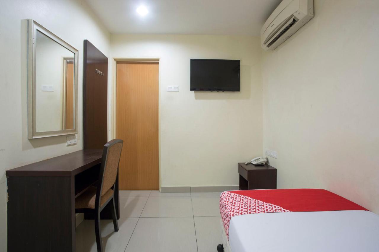 Oyo 89966 Green World Hotel @ Seri Putra Kajang Exterior foto